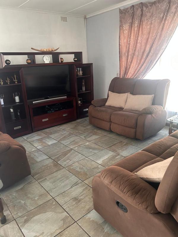 To Let 5 Bedroom Property for Rent in Onrus Western Cape